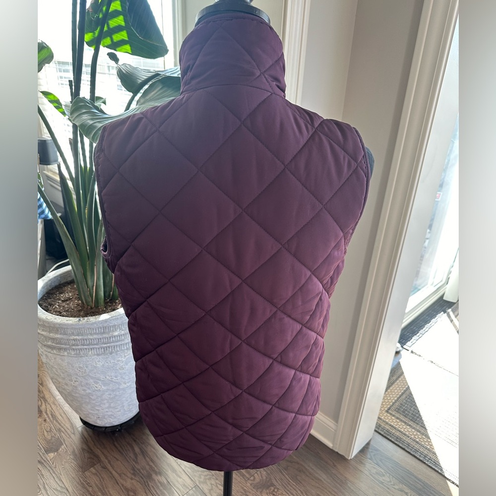 Thread & Supply Maroon Quilted Puffer Vest Gold Button/Zipper Women Size Medium - Picture 5 of 10